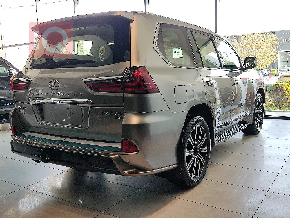 Lexus LX